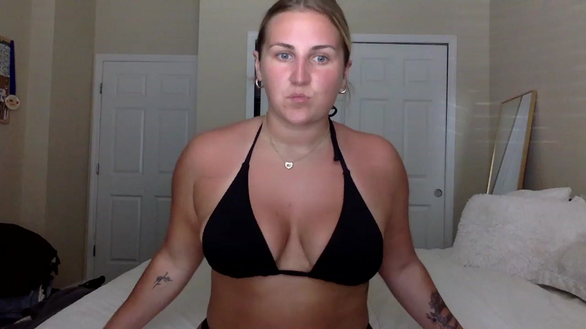 Gallery image thumbnail from berryboo22's myfreecams stream on, 06/30/2023, 19:21 image 8 of 20