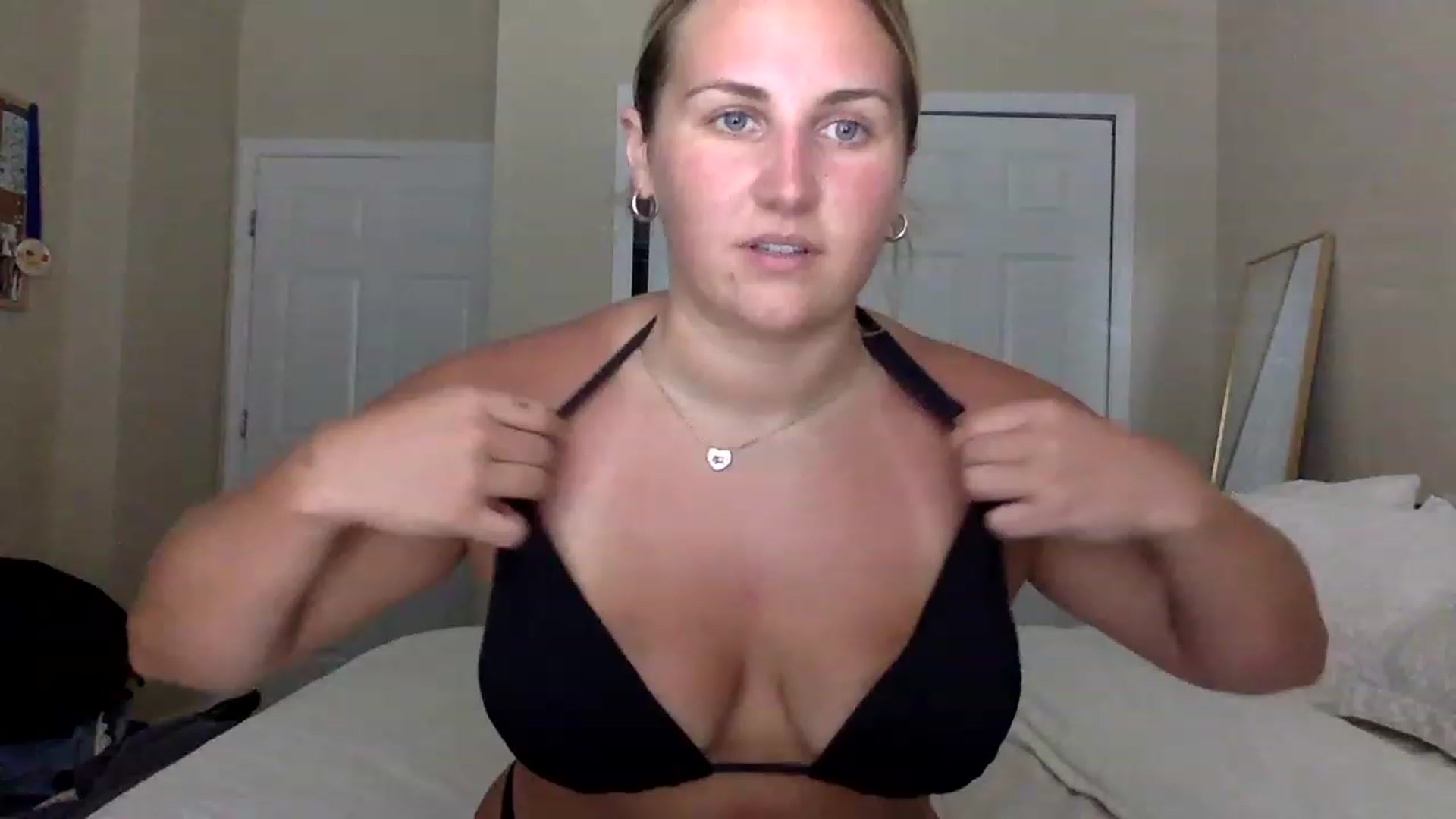 Gallery image thumbnail from berryboo22's myfreecams stream on, 06/30/2023, 19:21 image 3 of 20