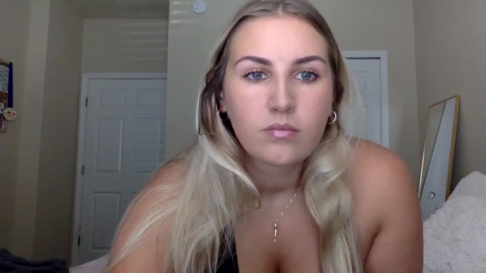 Gallery image thumbnail from berryboo22's myfreecams stream on, 07/24/2023, 18:18 image 6 of 20