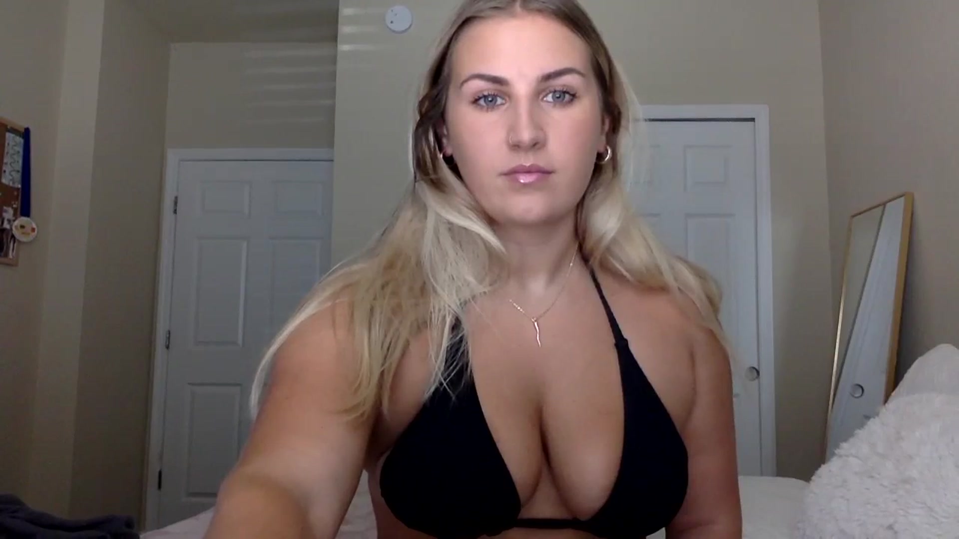 Gallery image thumbnail from berryboo22's myfreecams stream on, 07/24/2023, 18:18 image 5 of 20