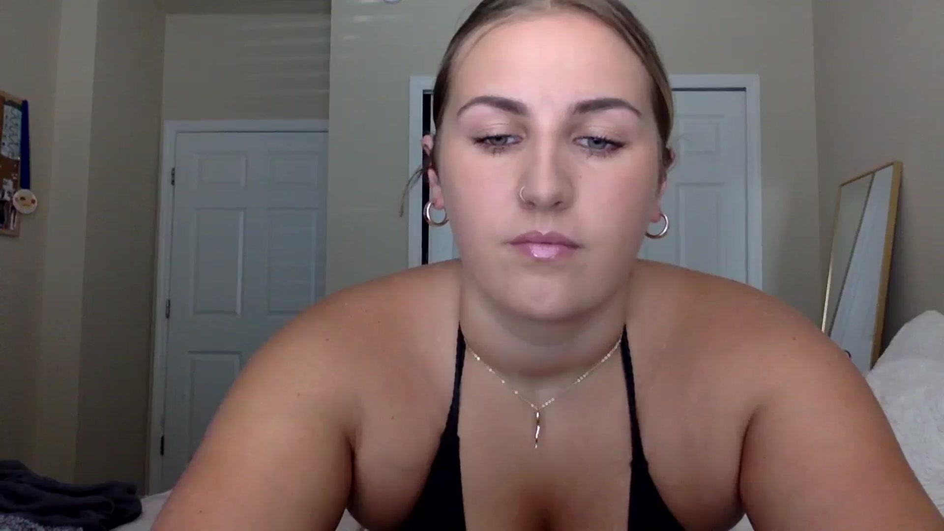 Gallery image thumbnail from berryboo22's myfreecams stream on, 07/24/2023, 18:18 image 13 of 20