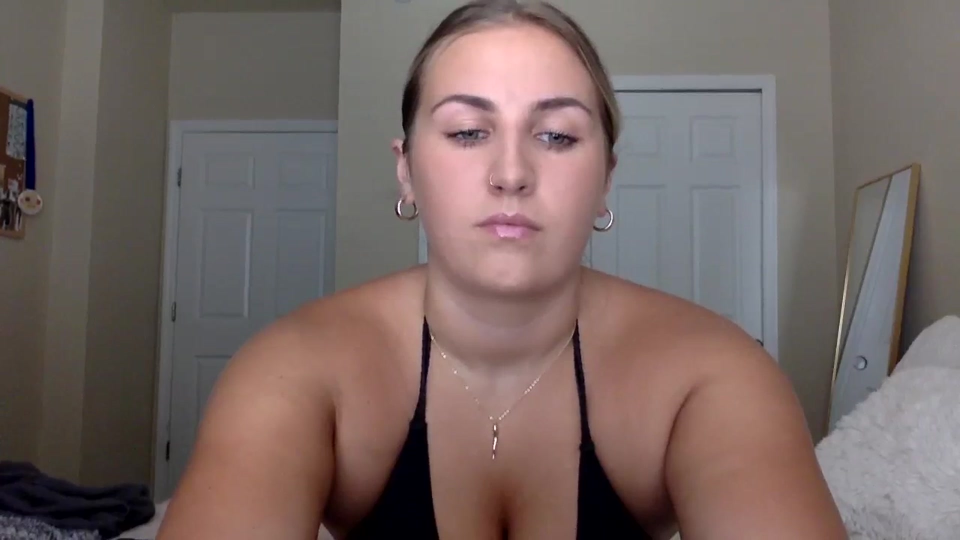 Gallery image thumbnail from berryboo22's myfreecams stream on, 07/24/2023, 19:01 image 14 of 20