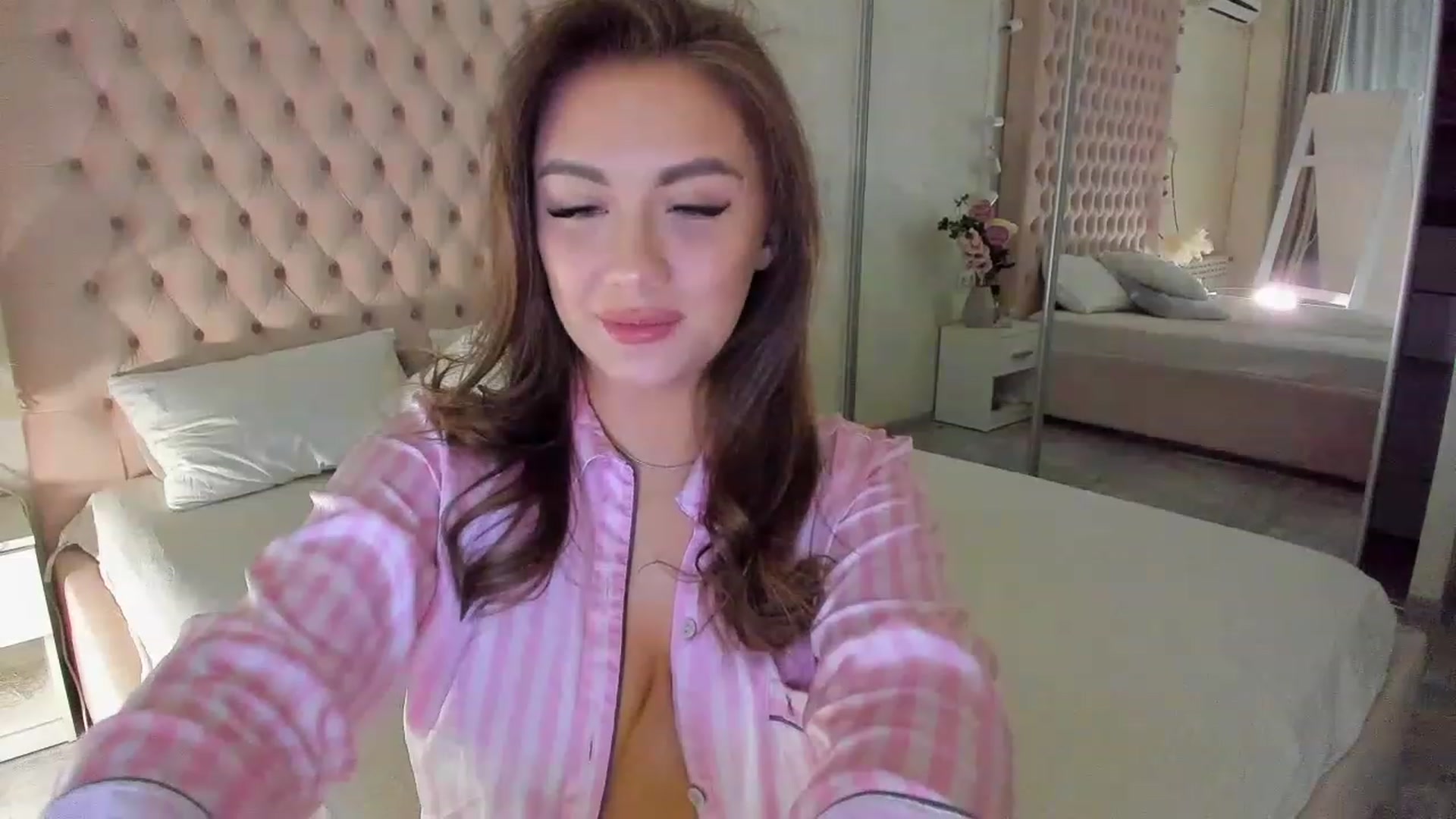 Gallery image thumbnail from bestie_'s myfreecams stream on, 06/06/2023, 19:00 image 11 of 20