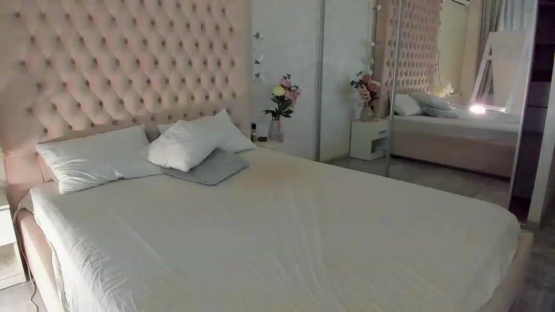 Gallery image thumbnail from bestie_'s myfreecams stream on, 06/06/2023, 19:41 image 1 of 20