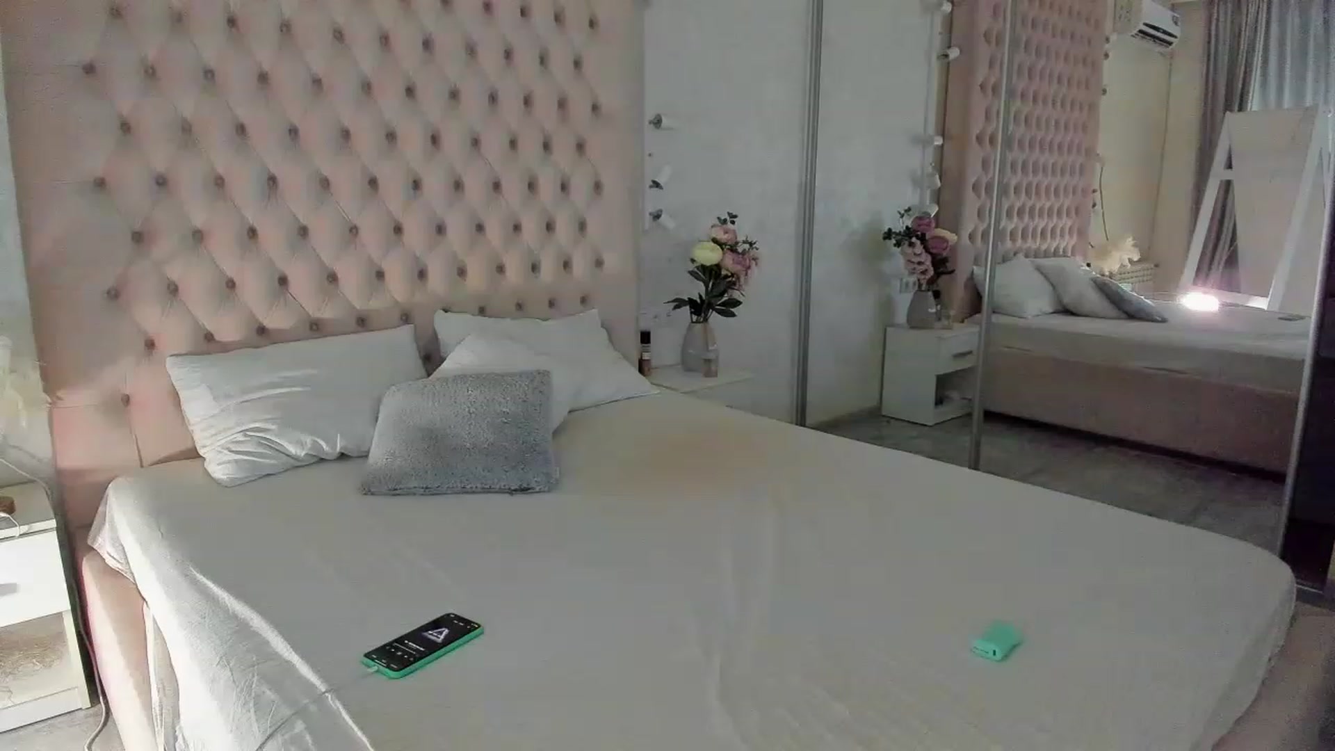 Gallery image thumbnail from bestie_'s myfreecams stream on, 06/07/2023, 17:30 image 14 of 20