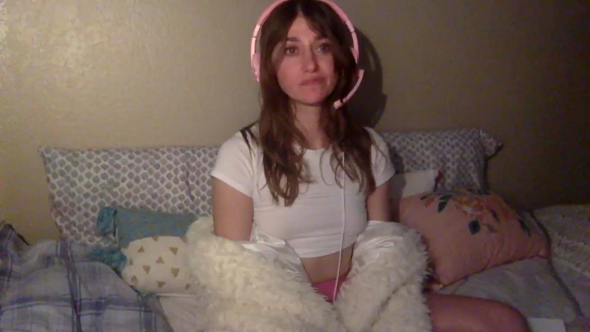 Gallery image thumbnail from bibispice's myfreecams stream on, 04/01/2024, 08:15 image 13 of 20