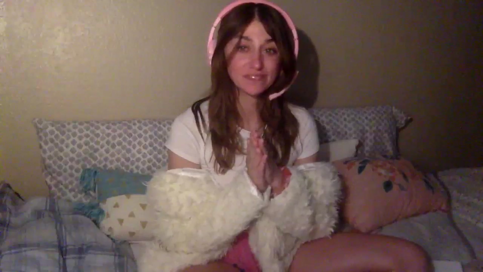 Gallery image thumbnail from bibispice's myfreecams stream on, 04/01/2024, 08:15 image 4 of 20