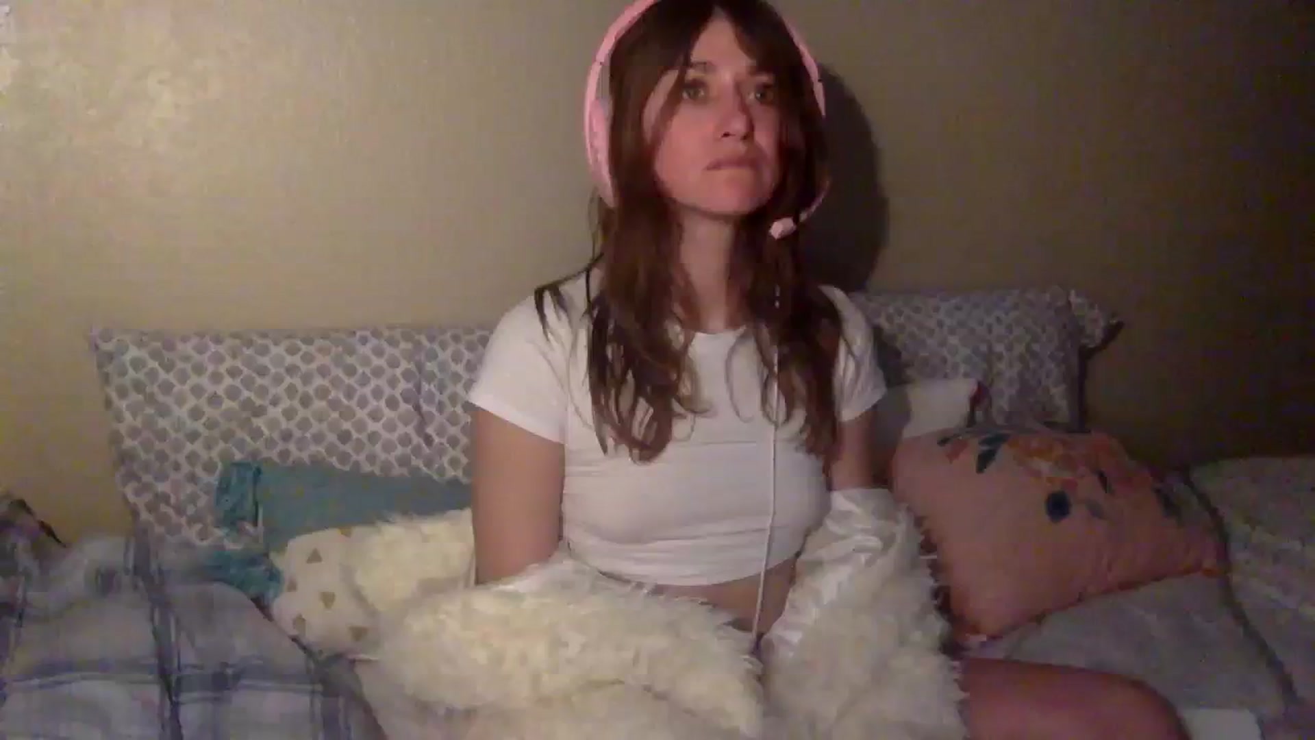 Gallery image thumbnail from bibispice's myfreecams stream on, 04/01/2024, 08:15 image 17 of 20