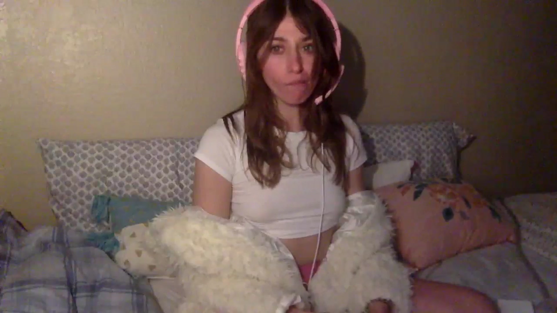 Gallery image thumbnail from bibispice's myfreecams stream on, 04/01/2024, 08:15 image 8 of 20