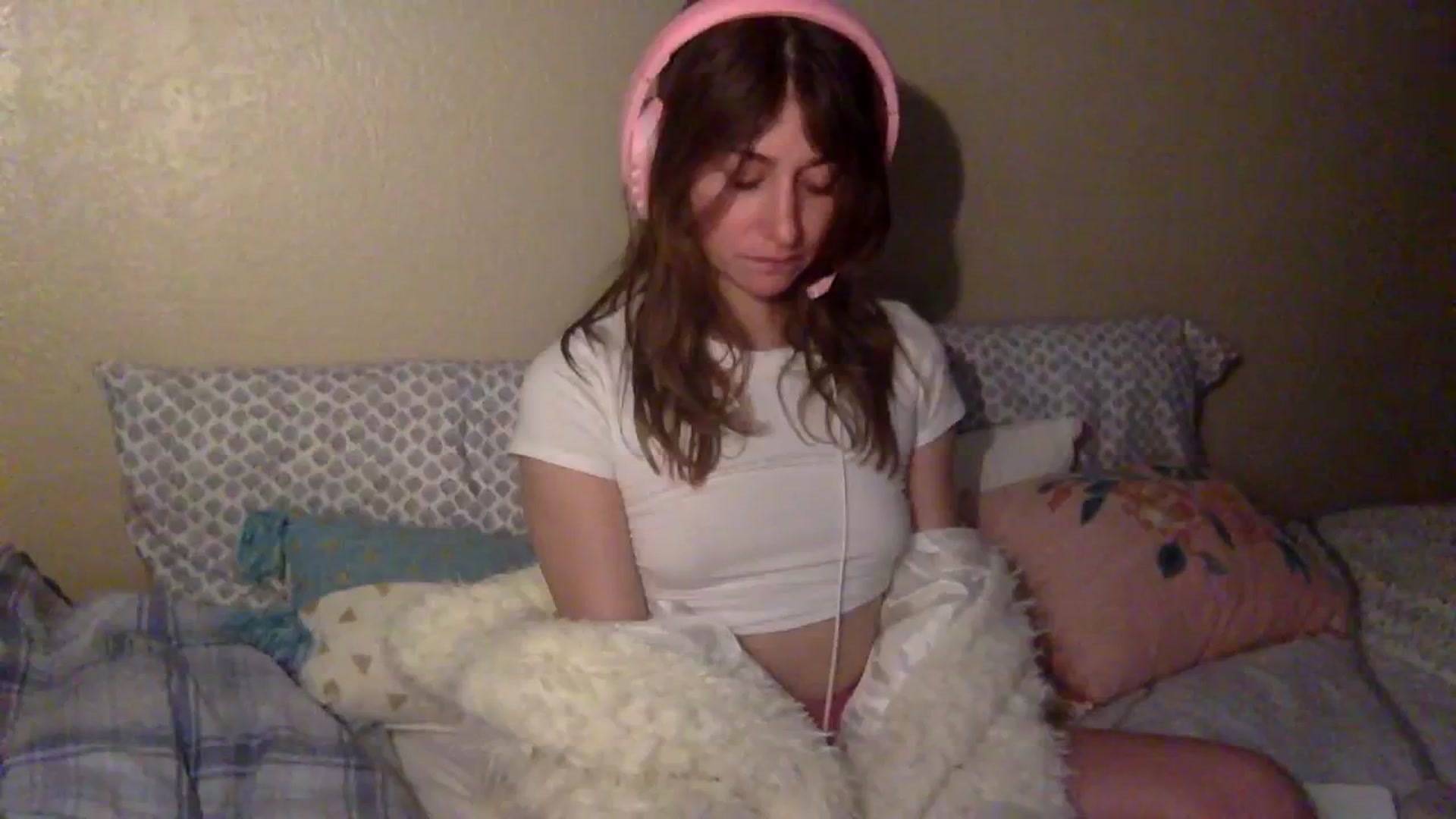 Gallery image thumbnail from bibispice's myfreecams stream on, 04/01/2024, 08:15 image 16 of 20