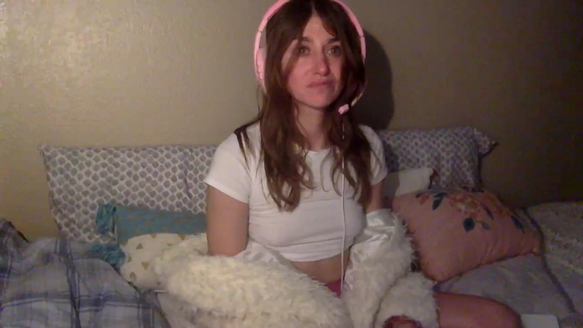 Gallery image thumbnail from bibispice's myfreecams stream on, 04/01/2024, 08:15 image 7 of 20