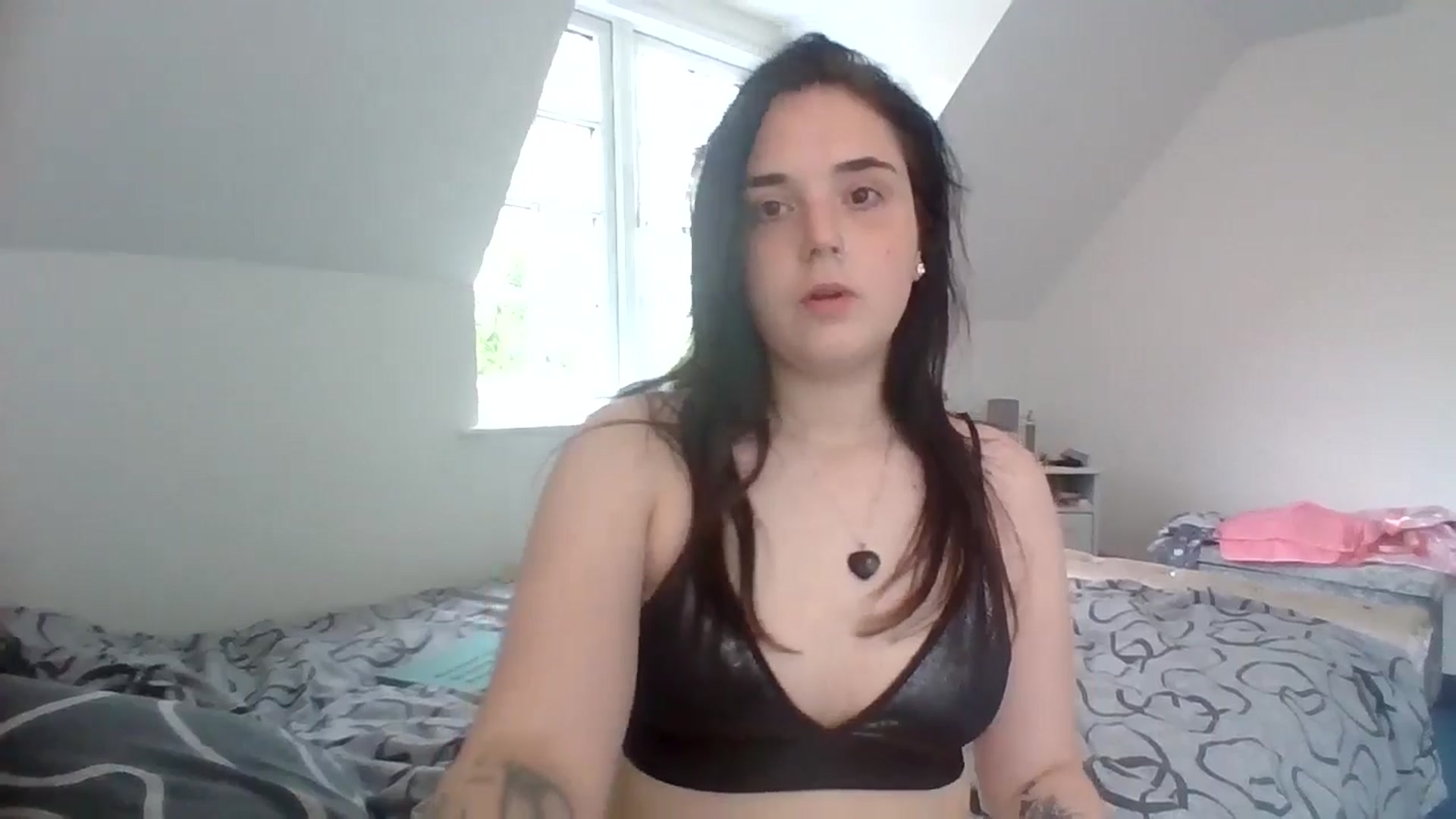Gallery image thumbnail from bigassbrunxox's myfreecams stream on, 06/18/2024, 13:38 image 9 of 20