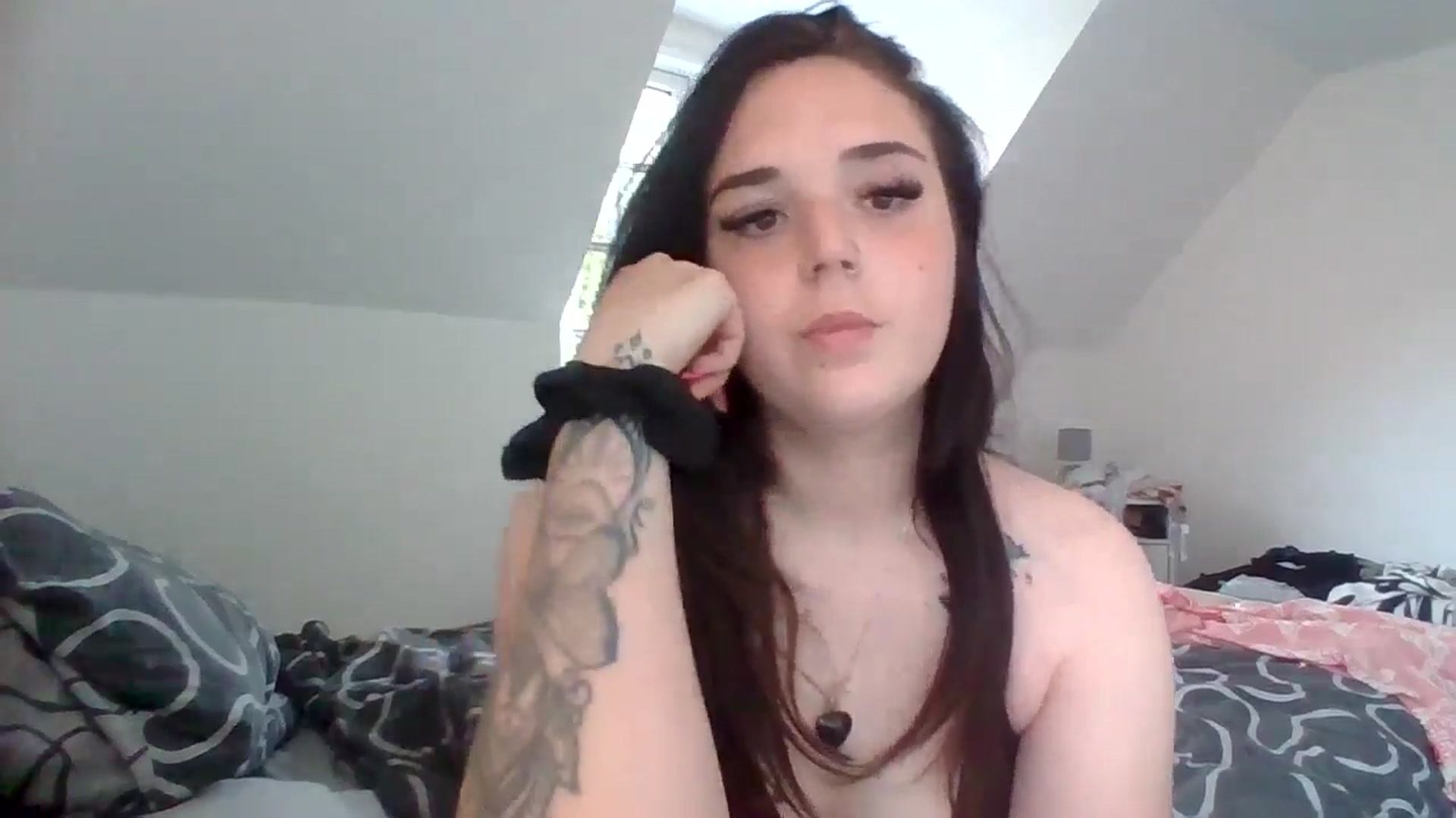 Gallery image thumbnail from bigassbrunxox's myfreecams stream on, 06/28/2024, 14:45 image 17 of 20
