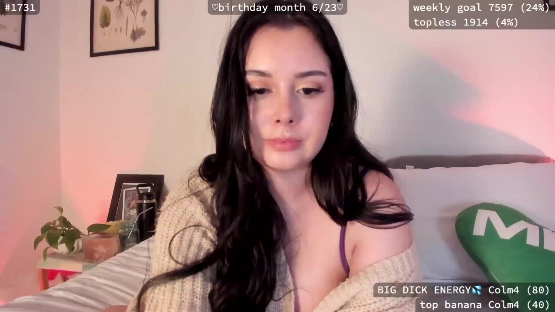 Gallery image thumbnail from birthday_ari's myfreecams stream on, 06/12/2023, 24:13 image 12 of 20