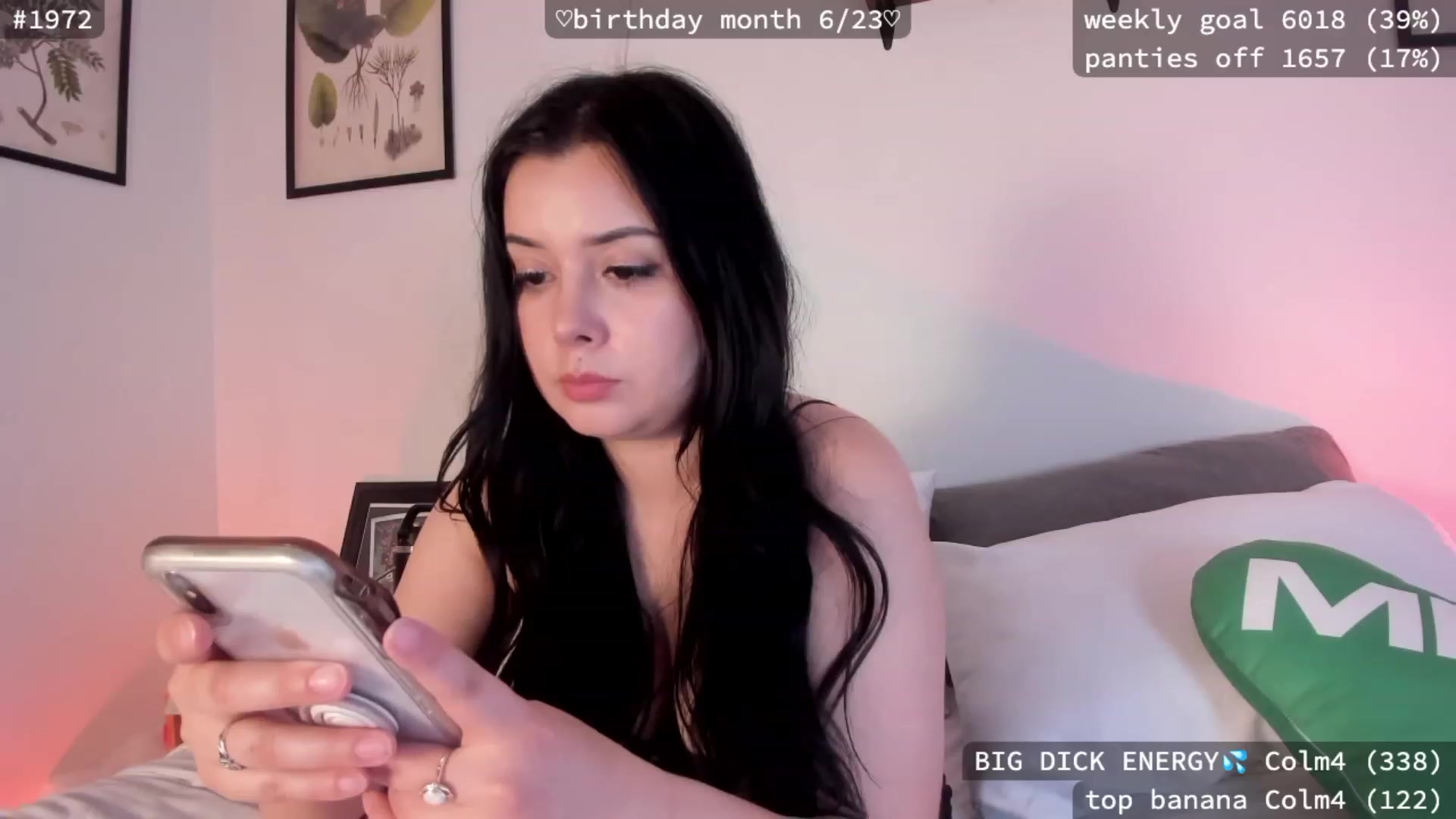 Gallery image thumbnail from birthday_ari's myfreecams stream on, 06/15/2023, 24:37 image 17 of 20