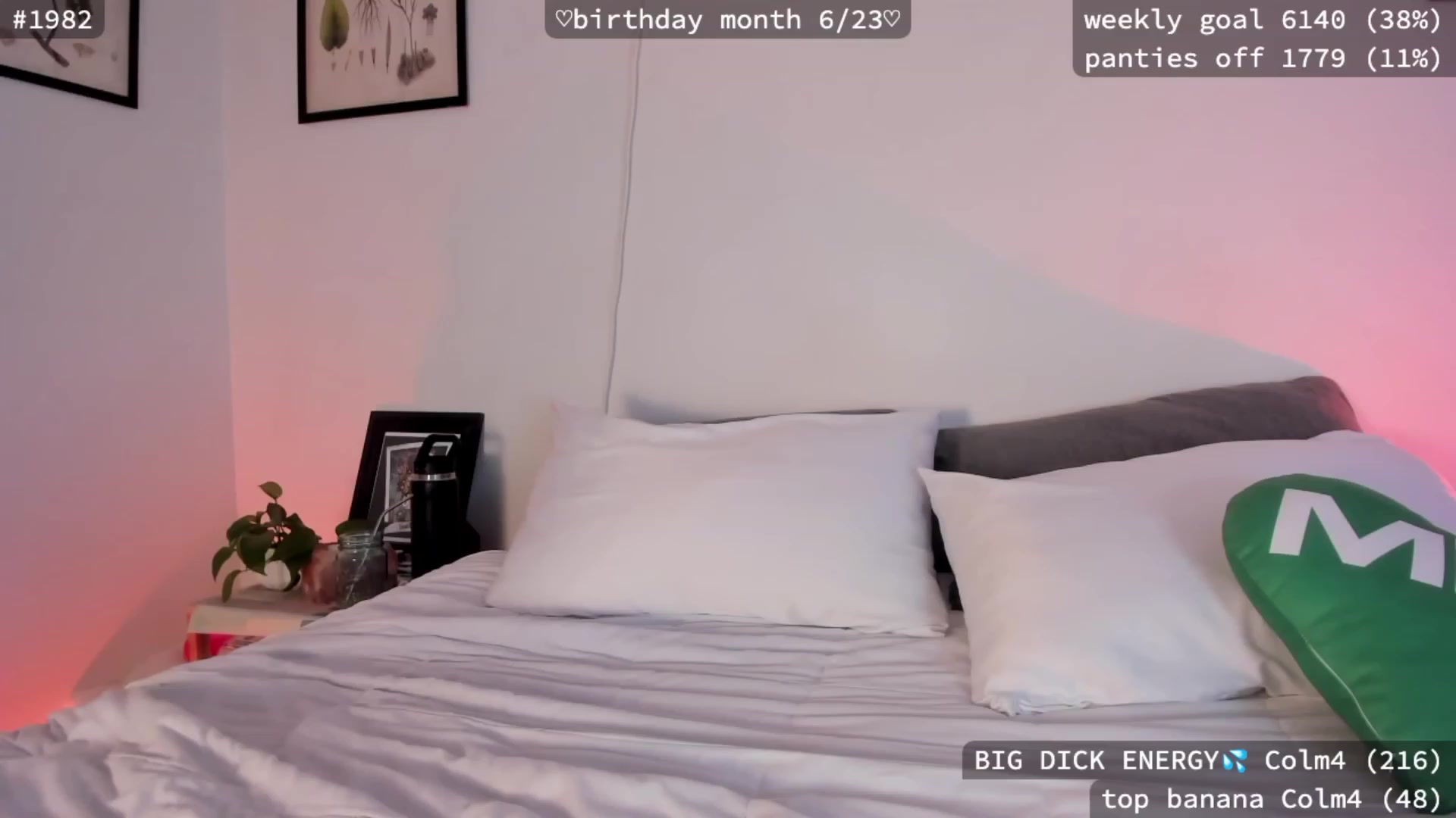 Gallery image thumbnail from birthday_ari's myfreecams stream on, 06/15/2023, 24:37 image 7 of 20