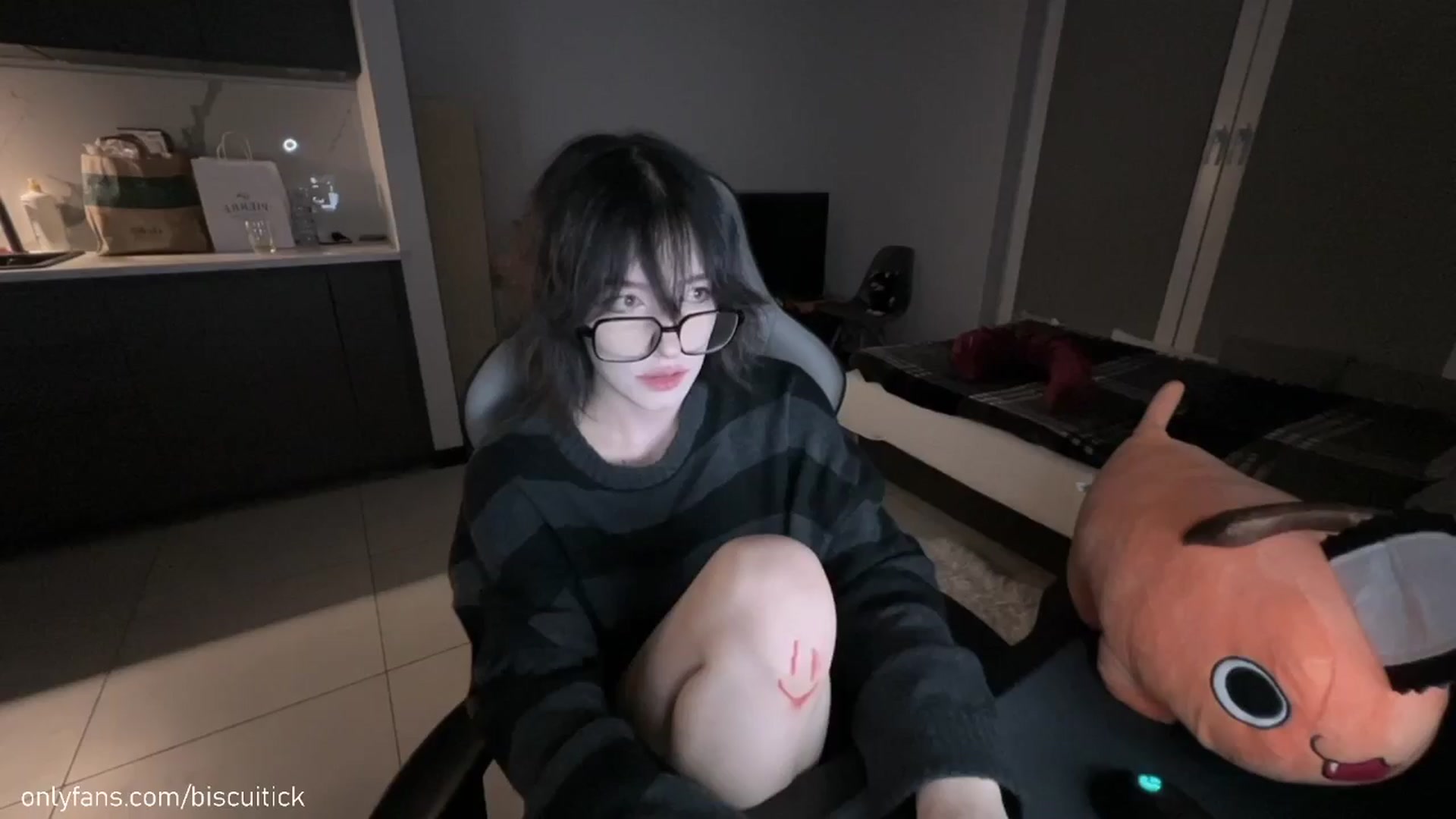 Gallery image thumbnail from biscuitick's myfreecams stream on, 09/14/2024, 24:18 image 6 of 20