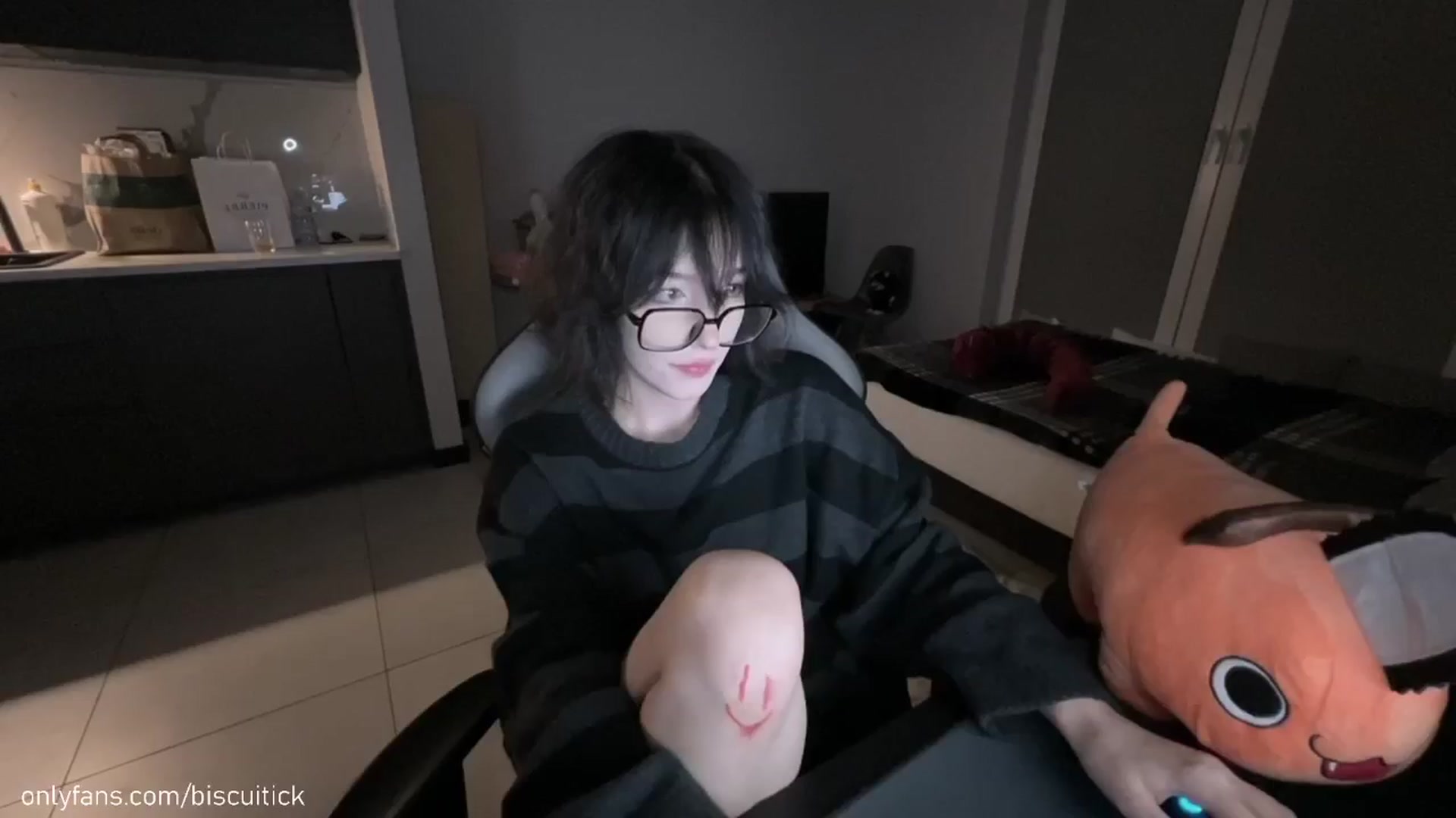 Gallery image thumbnail from biscuitick's myfreecams stream on, 09/14/2024, 24:18 image 8 of 20