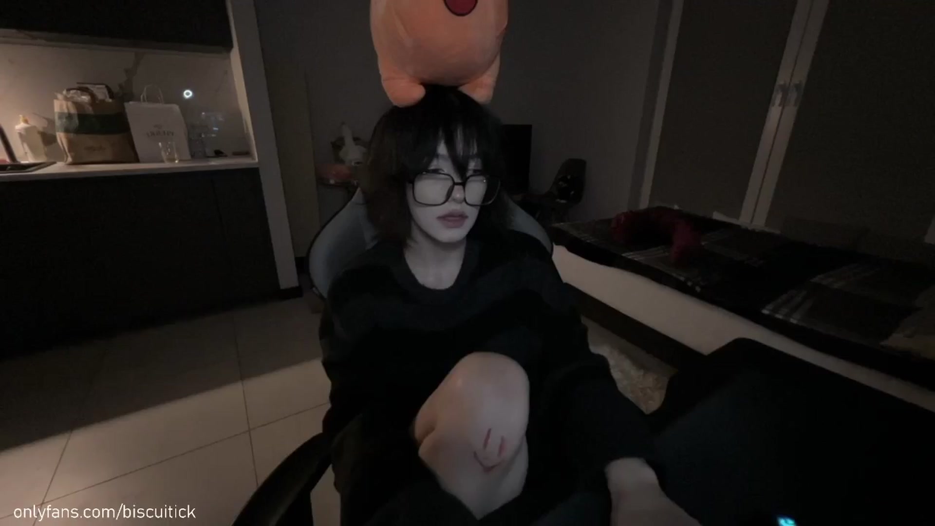 Gallery image thumbnail from biscuitick's myfreecams stream on, 09/14/2024, 24:18 image 10 of 20