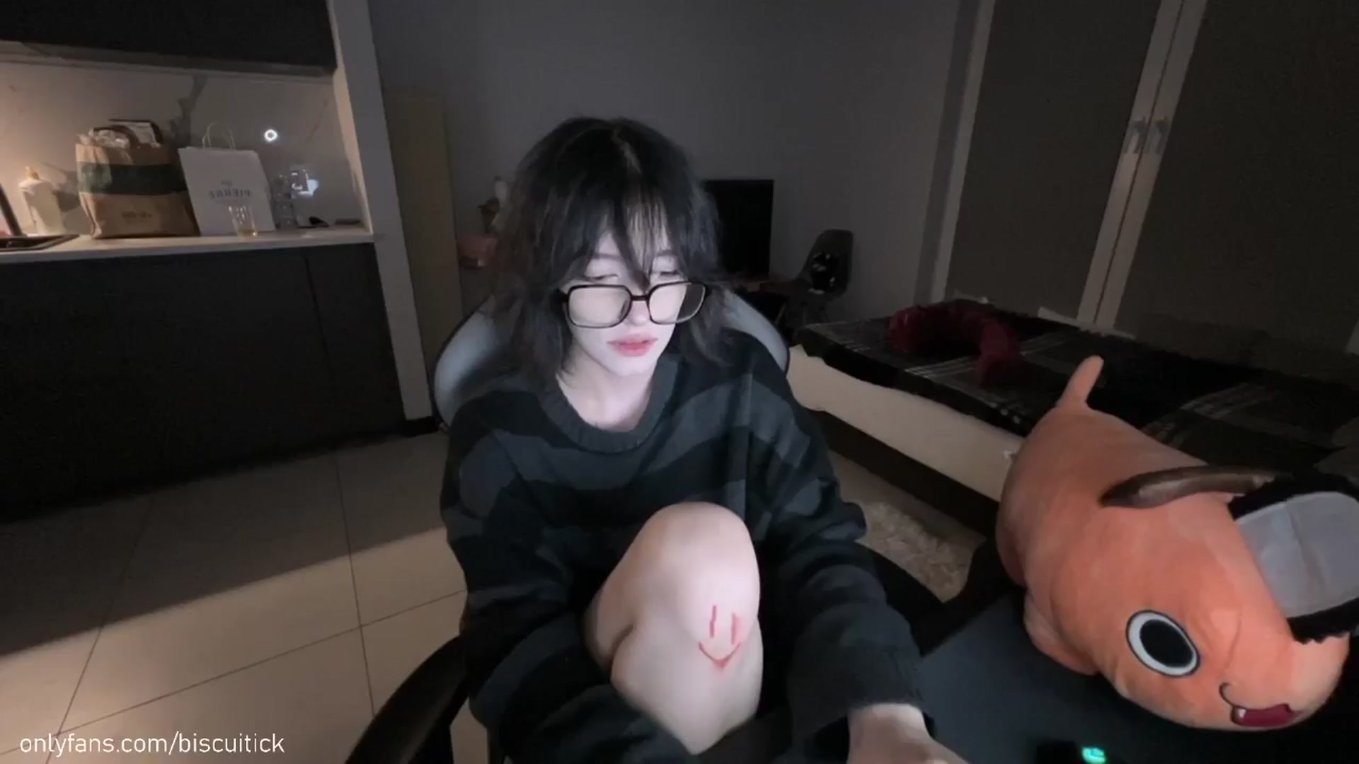 Gallery image thumbnail from biscuitick's myfreecams stream on, 09/14/2024, 24:18 image 2 of 20
