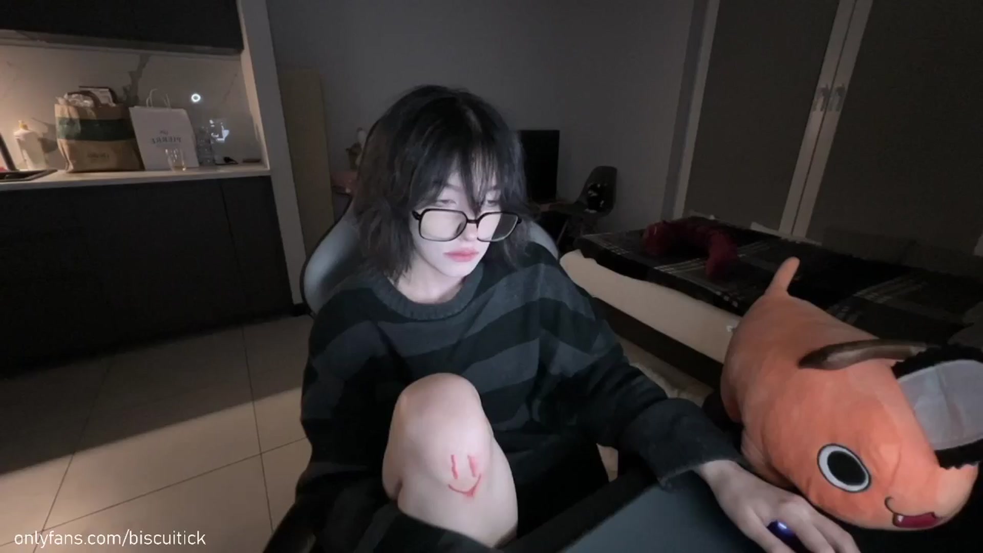 Gallery image thumbnail from biscuitick's myfreecams stream on, 09/14/2024, 24:18 image 5 of 20
