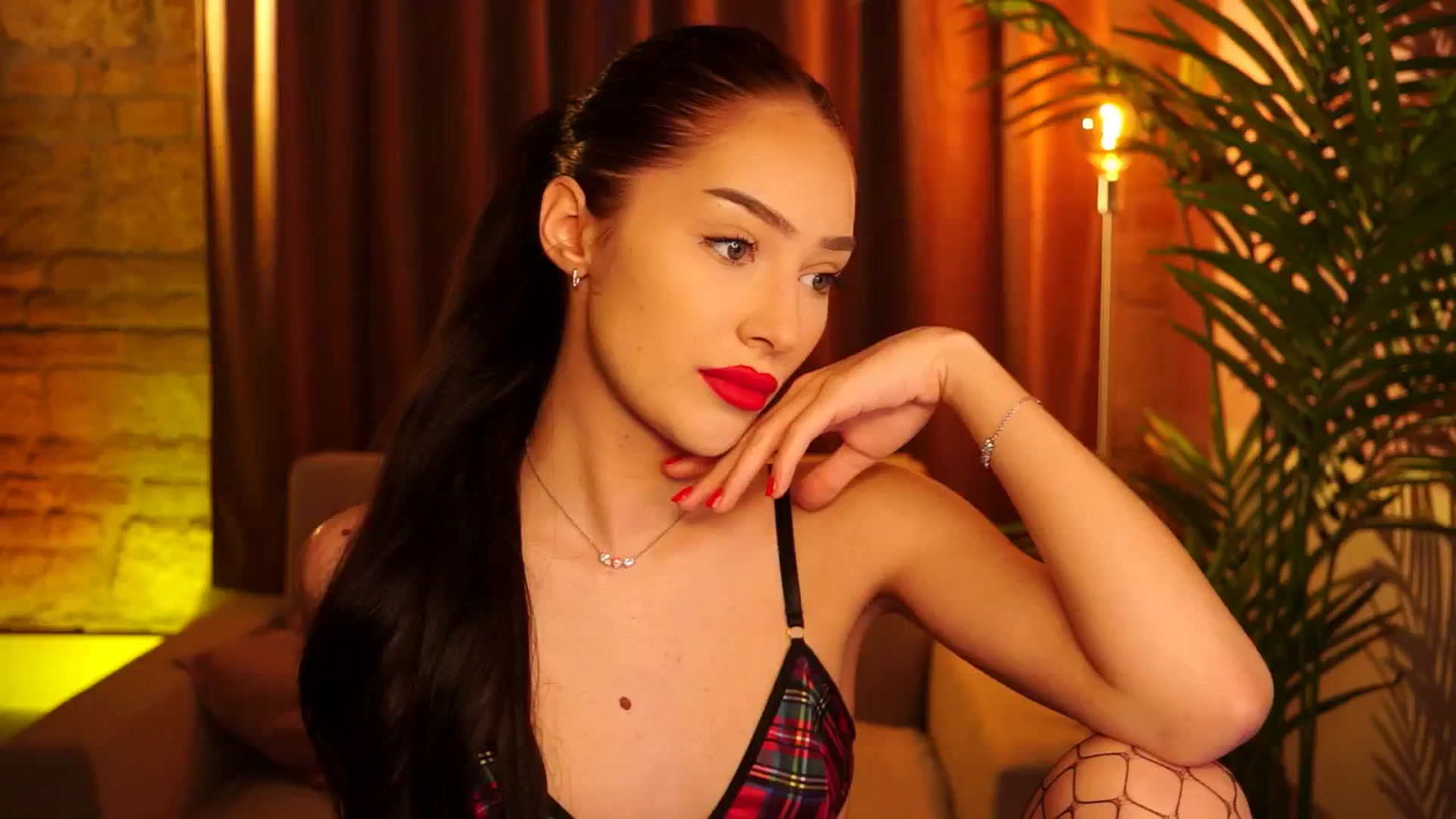 Gallery image thumbnail from blackbee's myfreecams stream on, 05/12/2024, 17:19 image 10 of 20