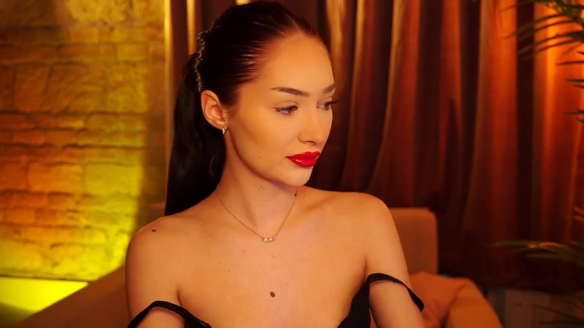 Gallery image thumbnail from blackbee's myfreecams stream on, 05/17/2024, 14:23 image 4 of 20