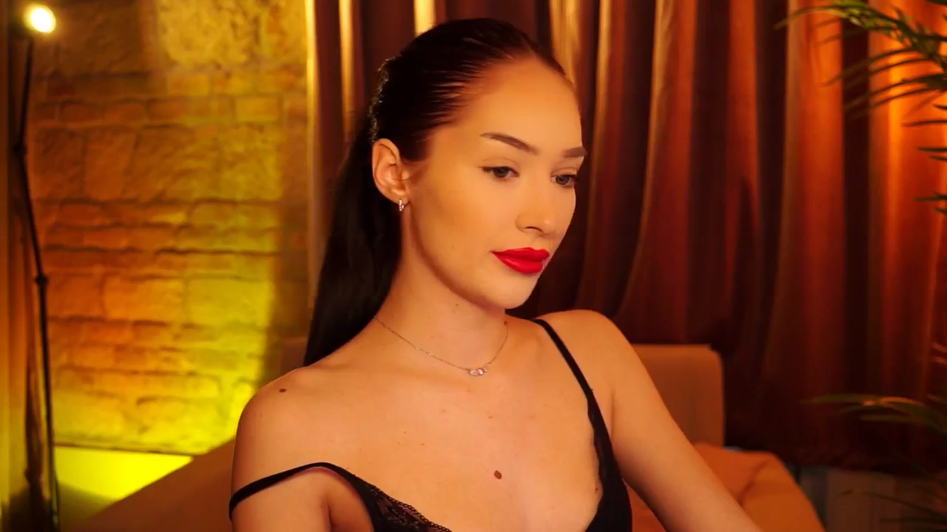 Gallery image thumbnail from blackbee's myfreecams stream on, 05/17/2024, 14:23 image 12 of 20
