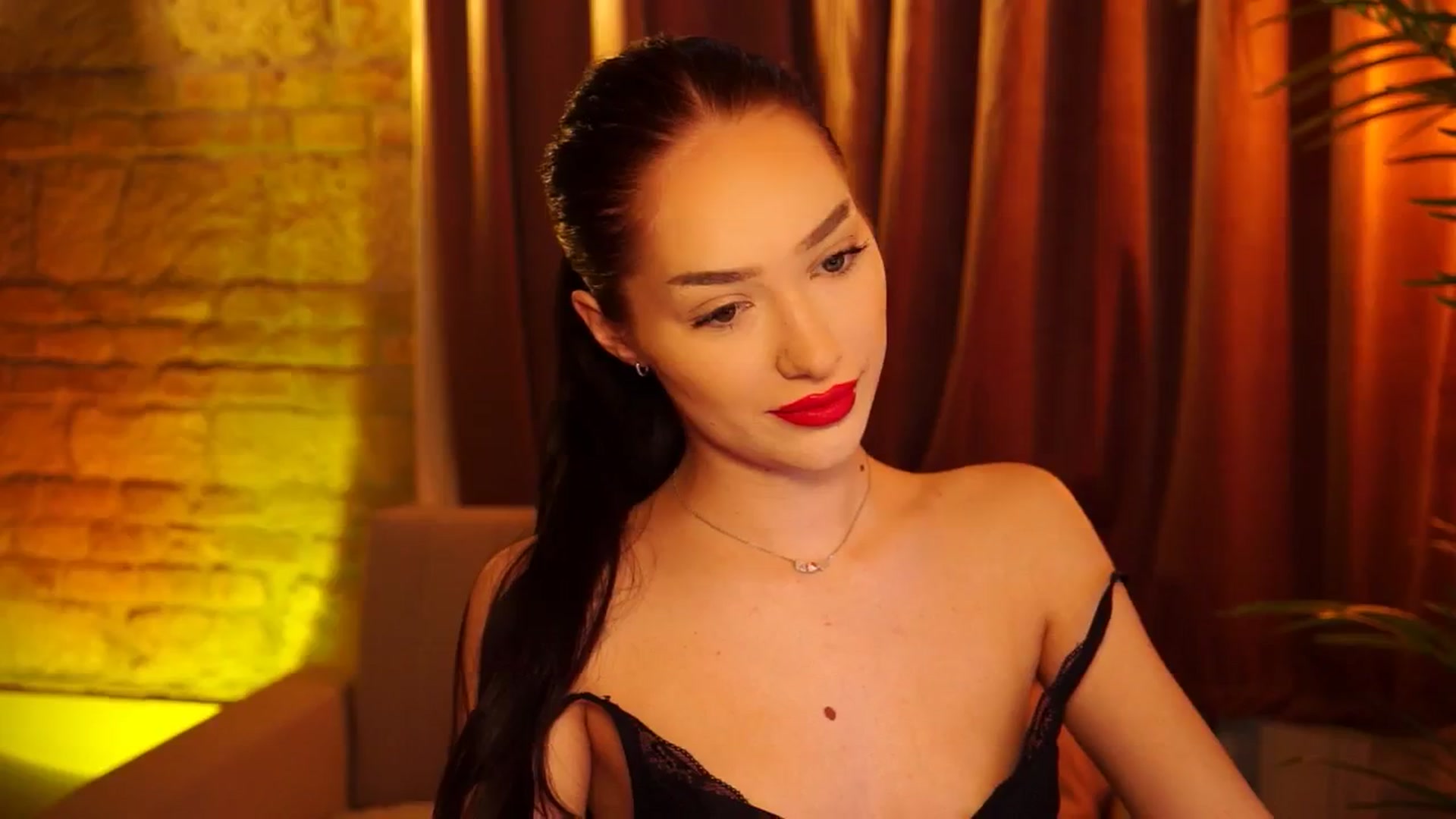 Gallery image thumbnail from blackbee's myfreecams stream on, 05/17/2024, 14:23 image 5 of 20