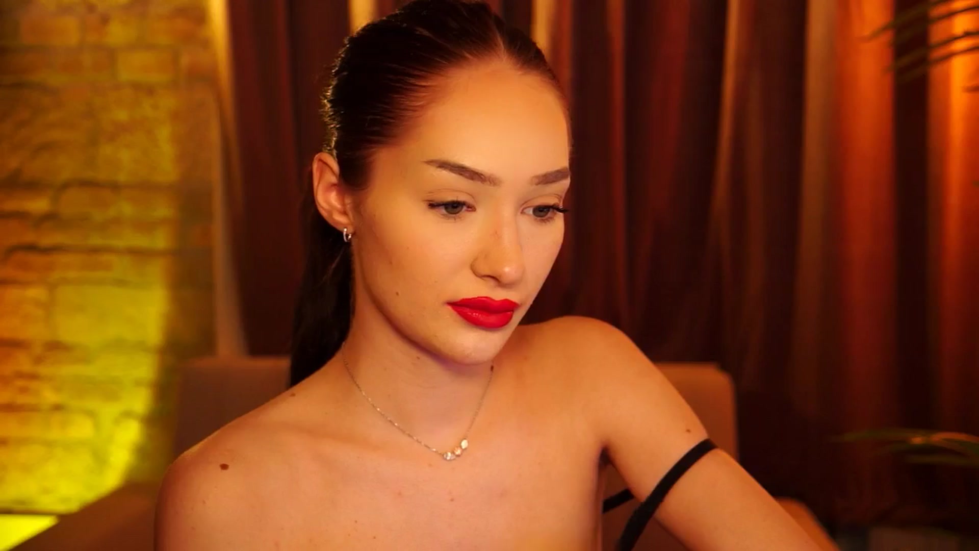 Gallery image thumbnail from blackbee's myfreecams stream on, 05/17/2024, 17:34 image 9 of 20
