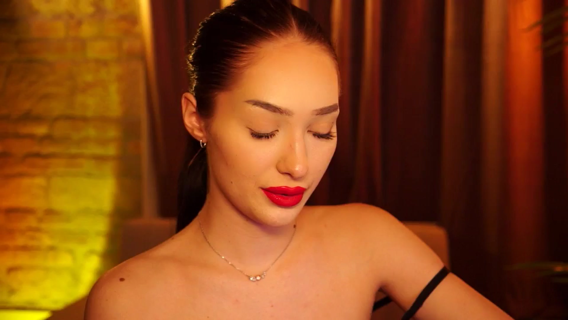 Gallery image thumbnail from blackbee's myfreecams stream on, 05/17/2024, 17:34 image 15 of 20
