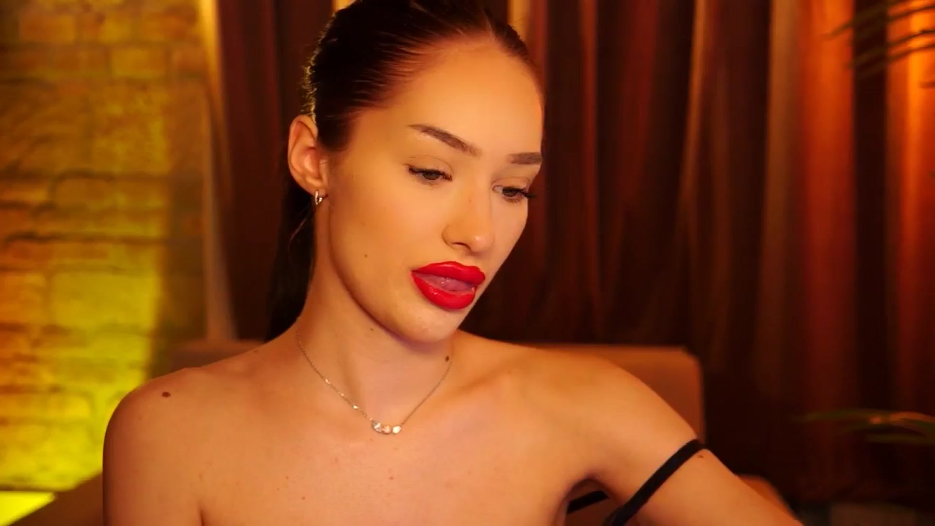 Gallery image thumbnail from blackbee's myfreecams stream on, 05/17/2024, 17:34 image 10 of 20