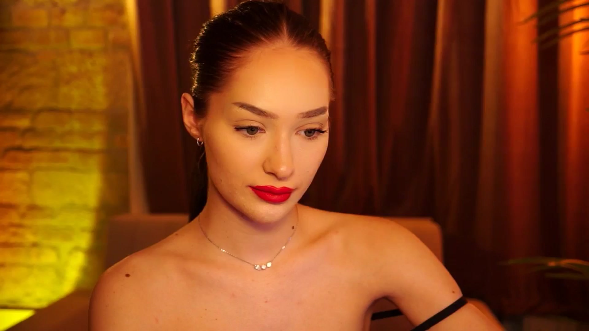 Gallery image thumbnail from blackbee's myfreecams stream on, 05/17/2024, 17:34 image 8 of 20