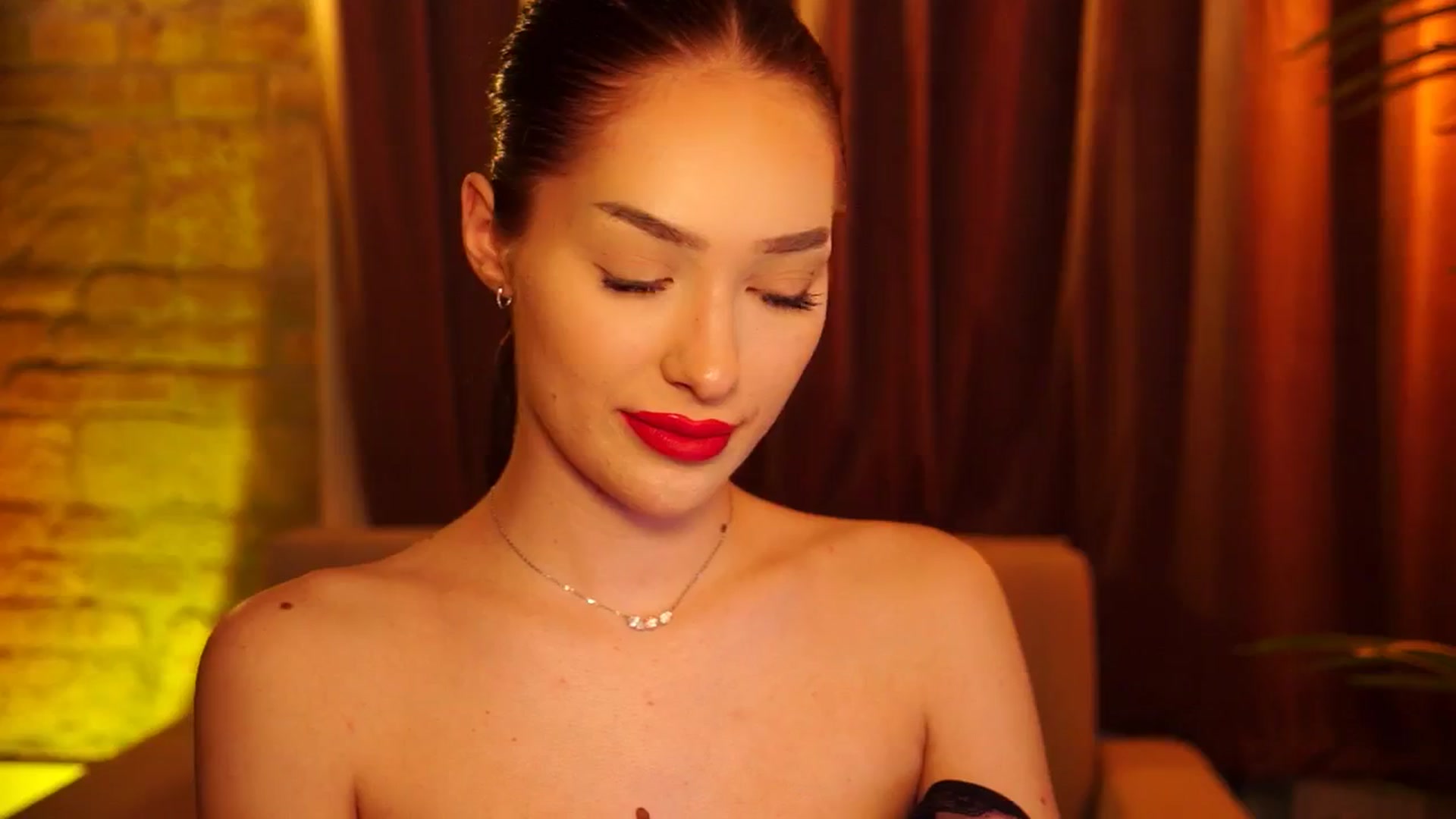 Gallery image thumbnail from blackbee's myfreecams stream on, 05/17/2024, 17:34 image 7 of 20