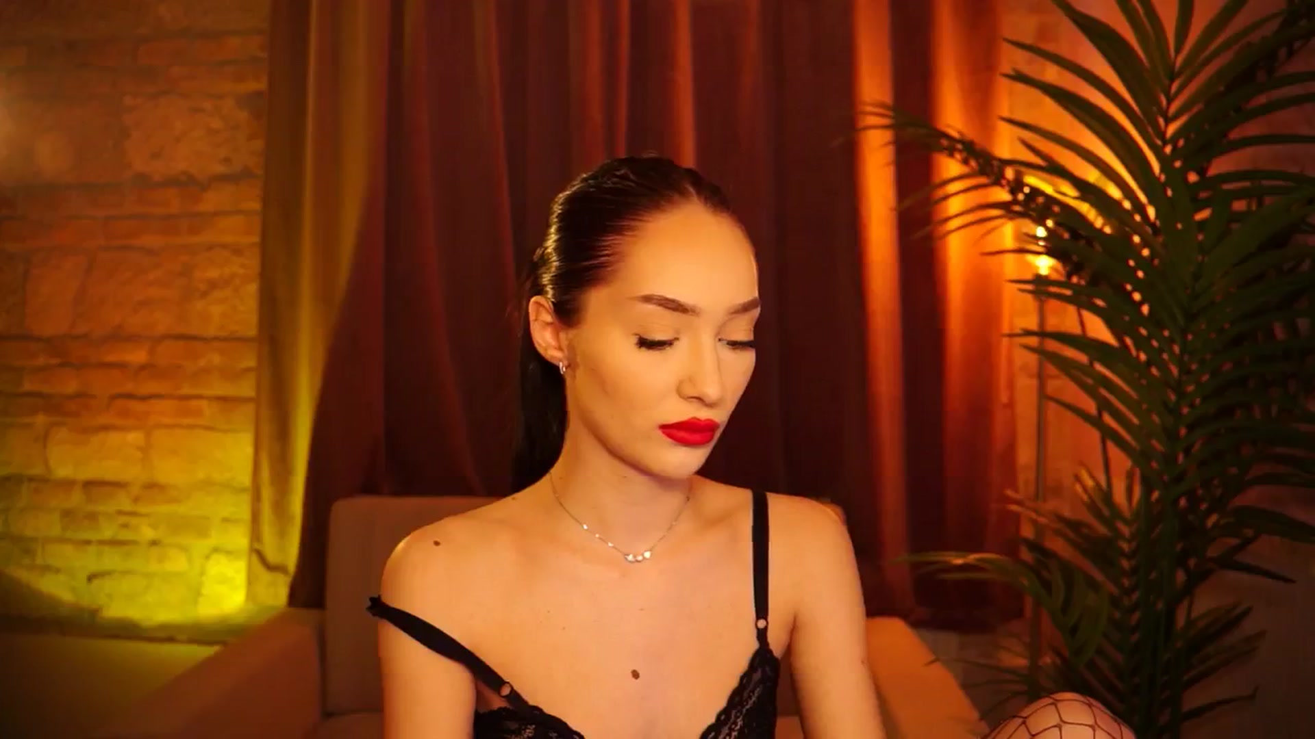 Gallery image thumbnail from blackbee's myfreecams stream on, 05/19/2024, 14:14 image 7 of 20