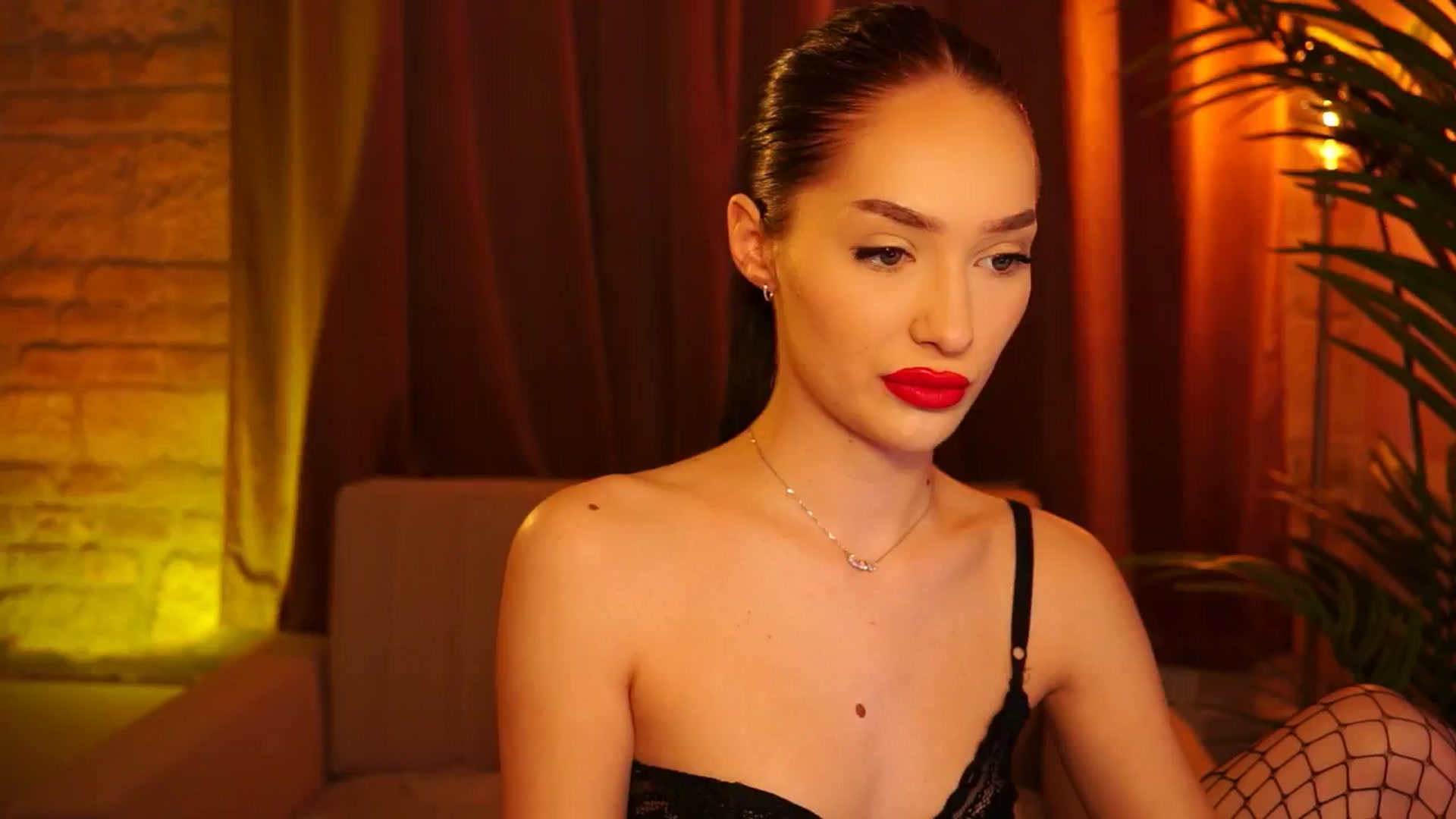Gallery image thumbnail from blackbee's myfreecams stream on, 05/19/2024, 15:27 image 5 of 20