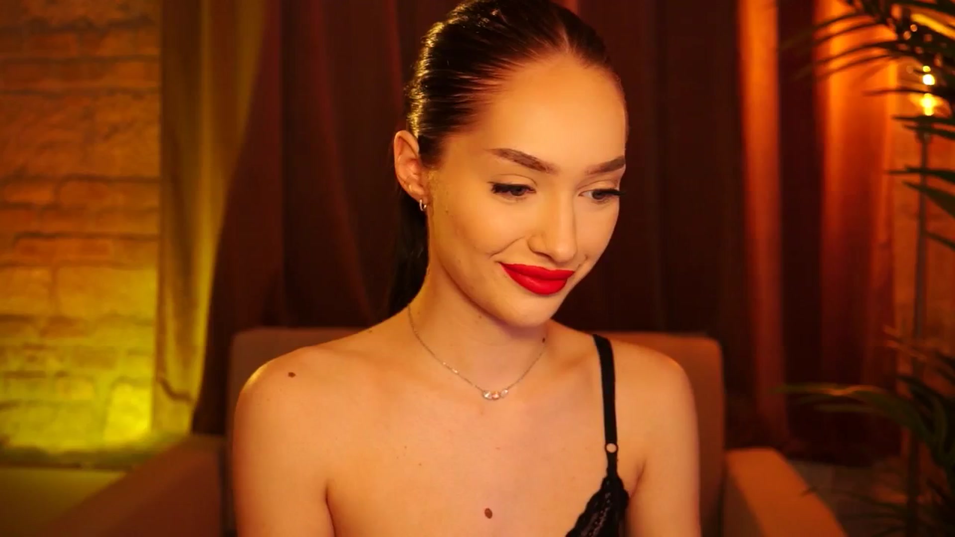 Gallery image thumbnail from blackbee's myfreecams stream on, 05/19/2024, 15:27 image 10 of 20