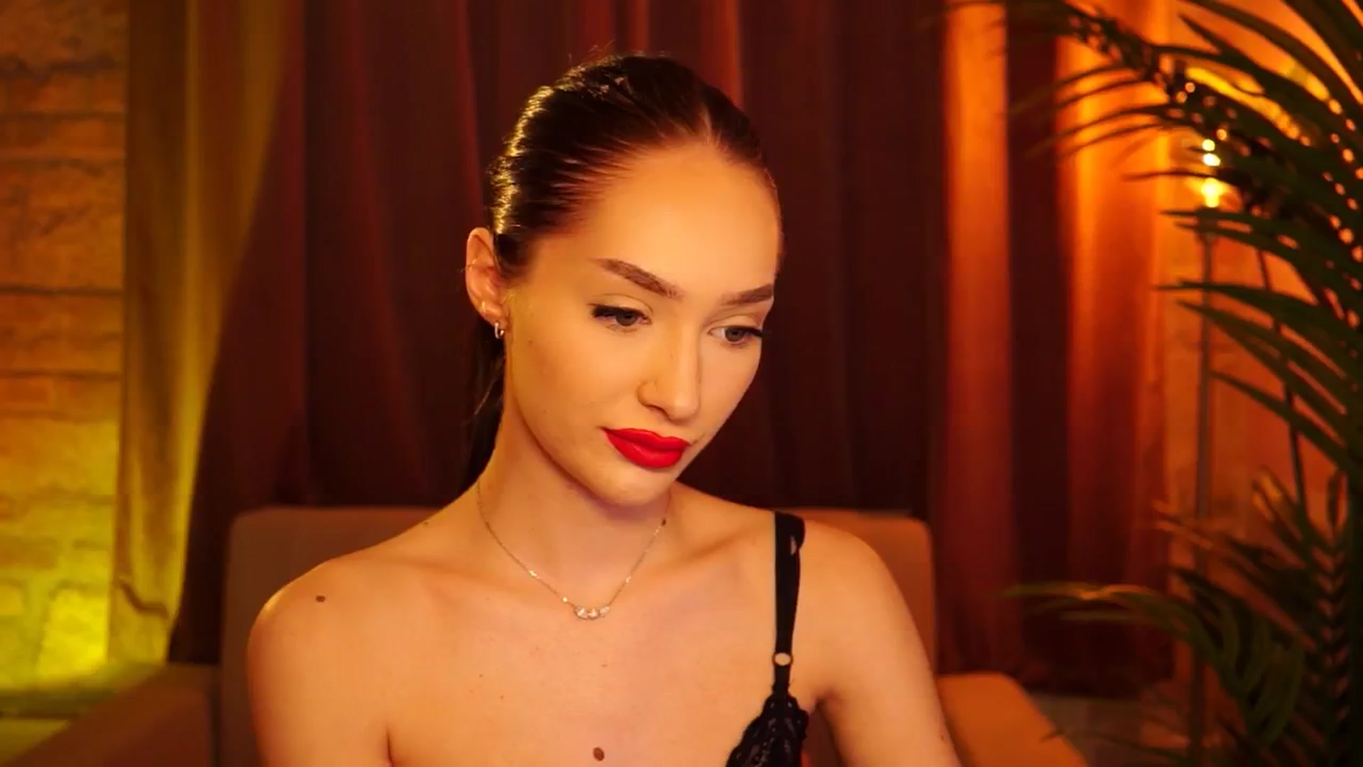 Gallery image thumbnail from blackbee's myfreecams stream on, 05/19/2024, 16:41 image 3 of 20