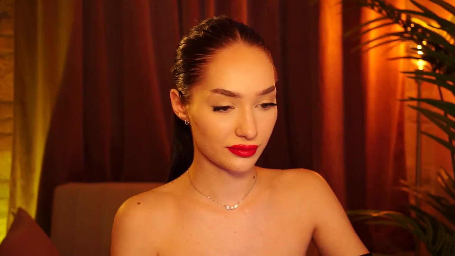 Gallery image thumbnail from blackbee's myfreecams stream on, 05/19/2024, 17:40 image 8 of 20