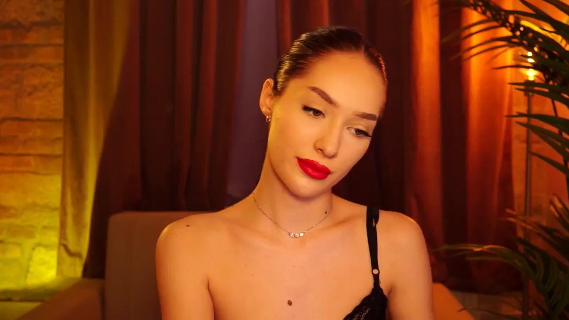 Gallery image thumbnail from blackbee's myfreecams stream on, 05/19/2024, 17:40 image 1 of 20
