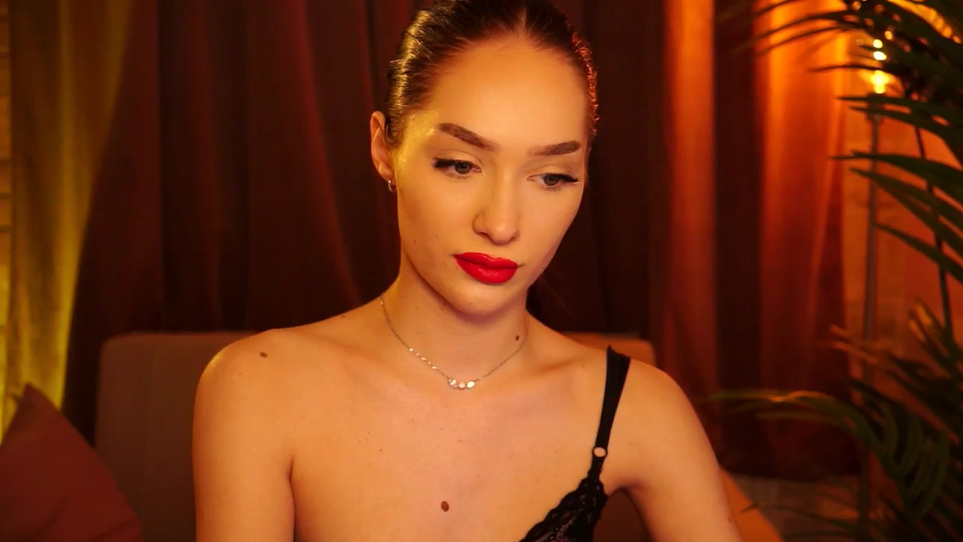 Gallery image thumbnail from blackbee's myfreecams stream on, 05/19/2024, 17:40 image 5 of 20