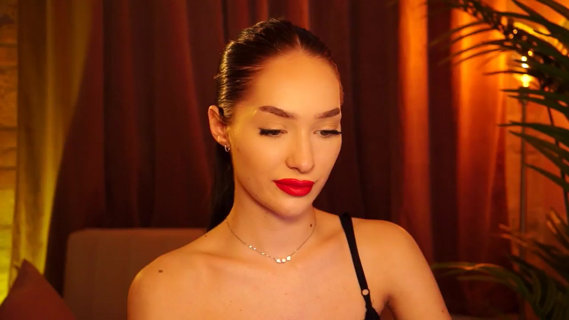 Gallery image thumbnail from blackbee's myfreecams stream on, 05/19/2024, 17:40 image 11 of 20