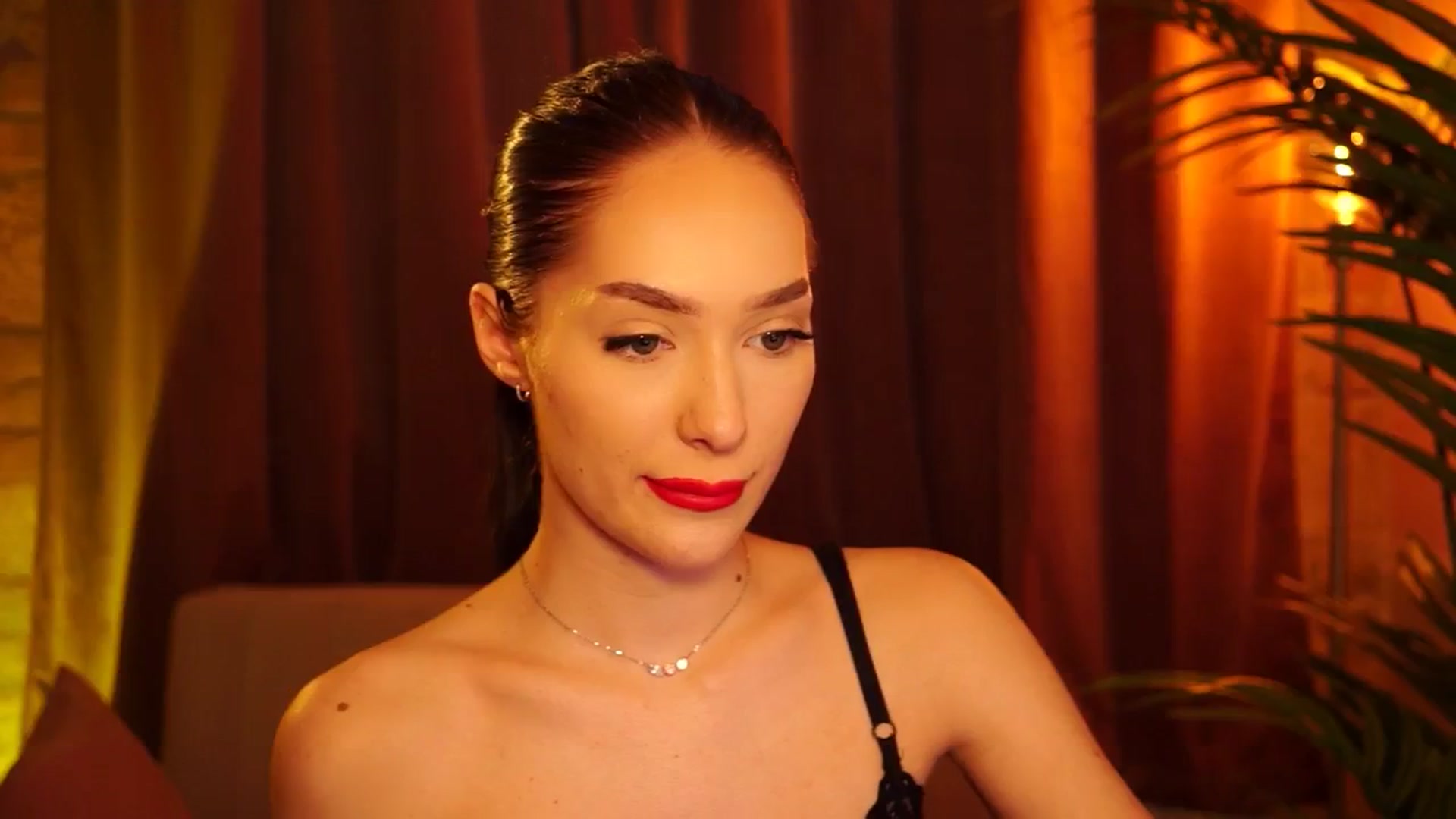 Gallery image thumbnail from blackbee's myfreecams stream on, 05/19/2024, 17:40 image 12 of 20