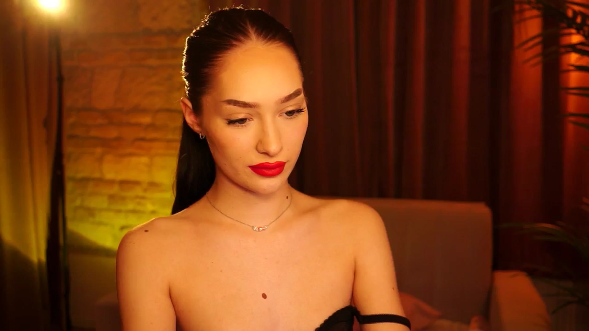 Gallery image thumbnail from blackbee's myfreecams stream on, 05/21/2024, 24:47 image 18 of 20