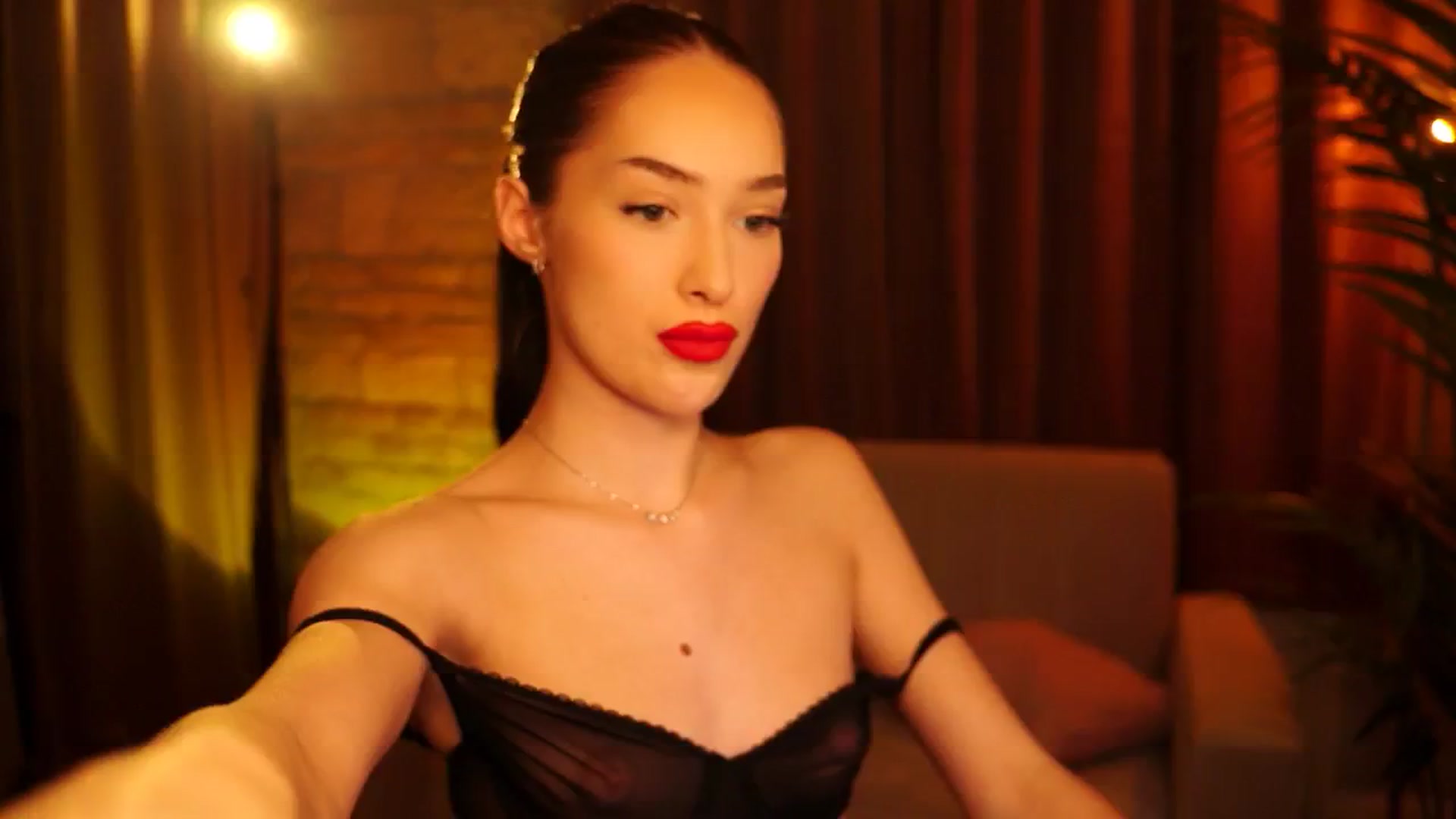 Gallery image thumbnail from blackbee's myfreecams stream on, 05/21/2024, 24:47 image 2 of 20