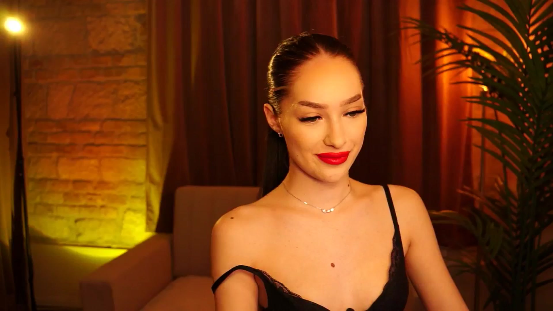 Gallery image thumbnail from blackbee's myfreecams stream on, 05/22/2024, 18:34 image 13 of 20