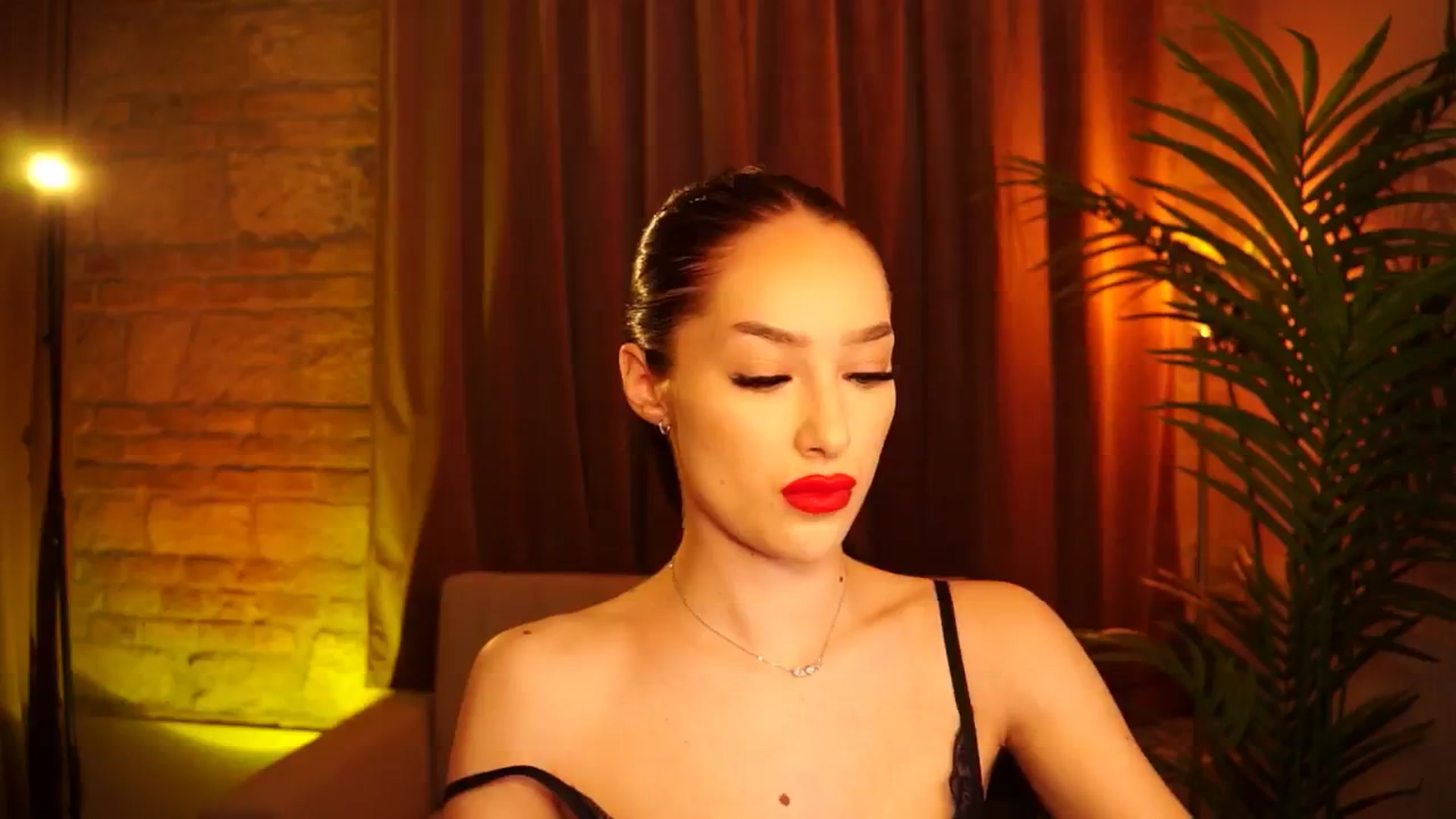 Gallery image thumbnail from blackbee's myfreecams stream on, 05/22/2024, 18:34 image 8 of 20