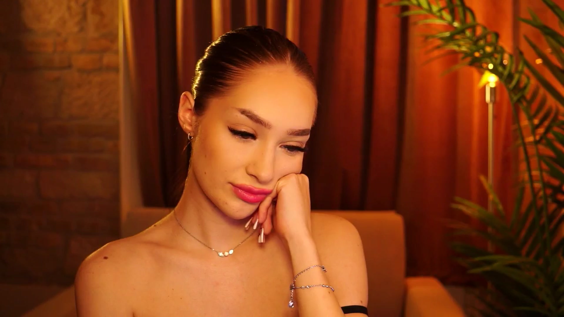 Gallery image thumbnail from blackbee's myfreecams stream on, 05/30/2024, 18:17 image 18 of 20