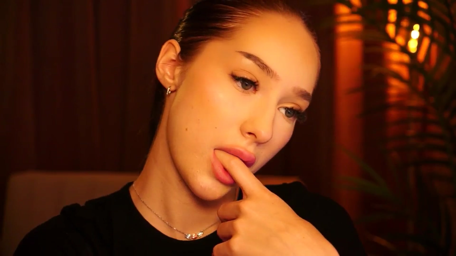 Gallery image thumbnail from blackbee's myfreecams stream on, 06/09/2024, 15:17 image 10 of 20