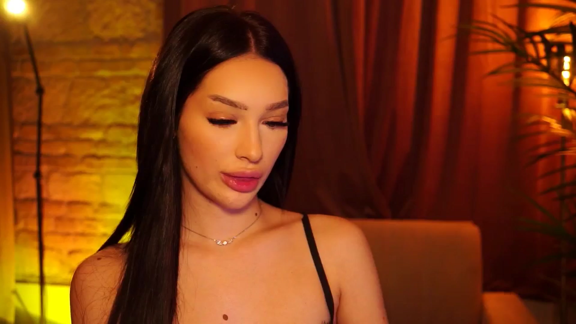 Gallery image thumbnail from blackbee's myfreecams stream on, 06/14/2024, 14:36 image 18 of 20